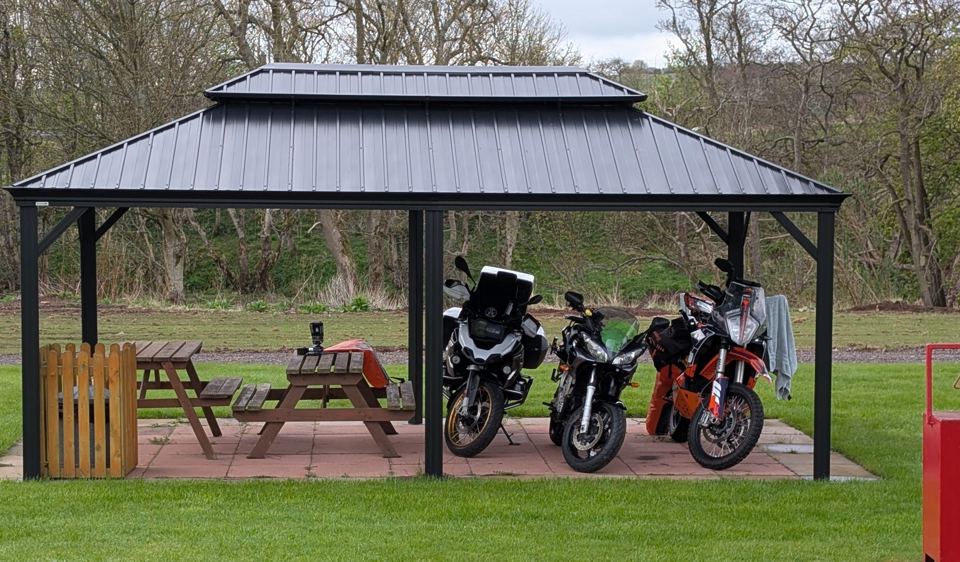 Covered picnic shelter