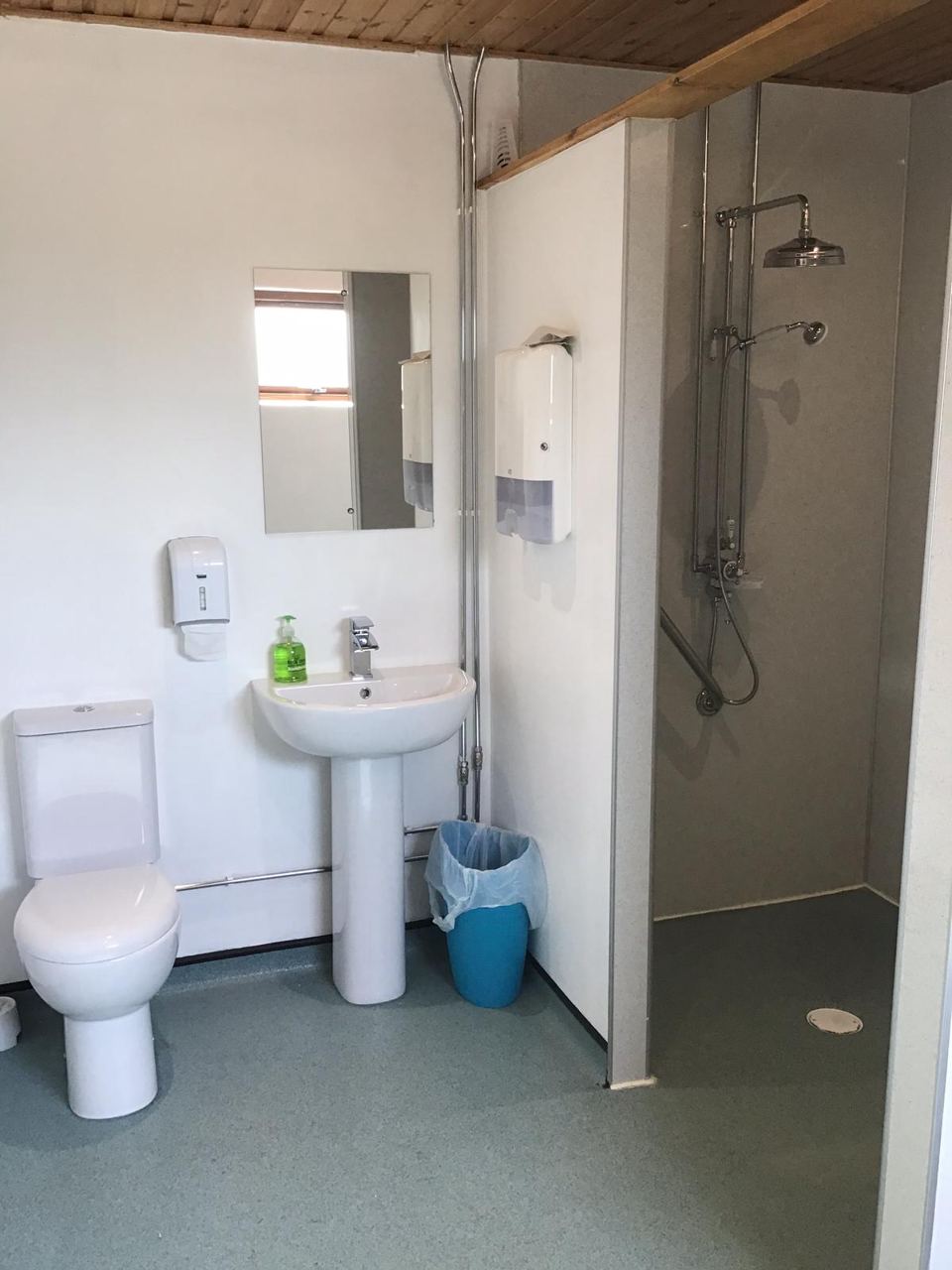 Private shower and toilet room