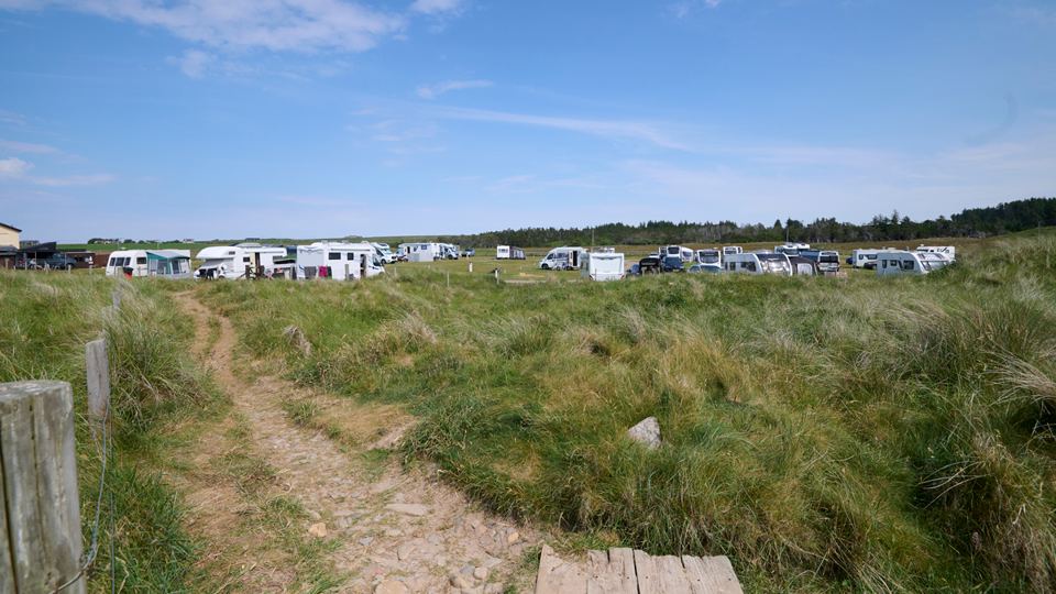 Path through the dunes to the site