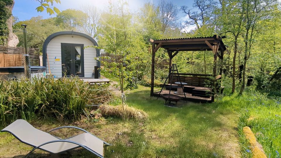Pod and garden swing seat