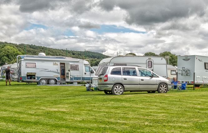 Motorhomes and caravans on pitches