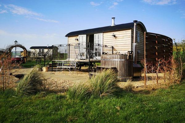 Hut with its wood-fired tub
