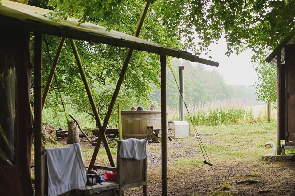 Hot tub beside the hideaway
