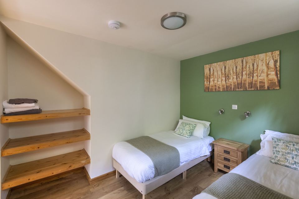 Bedroom with twin beds