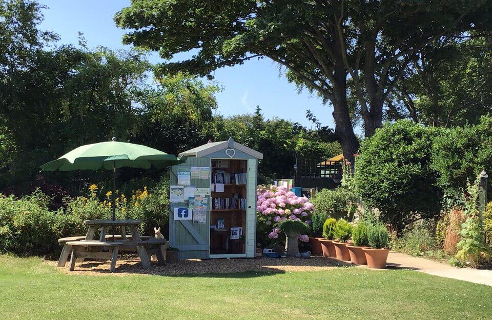 Information hut and seating