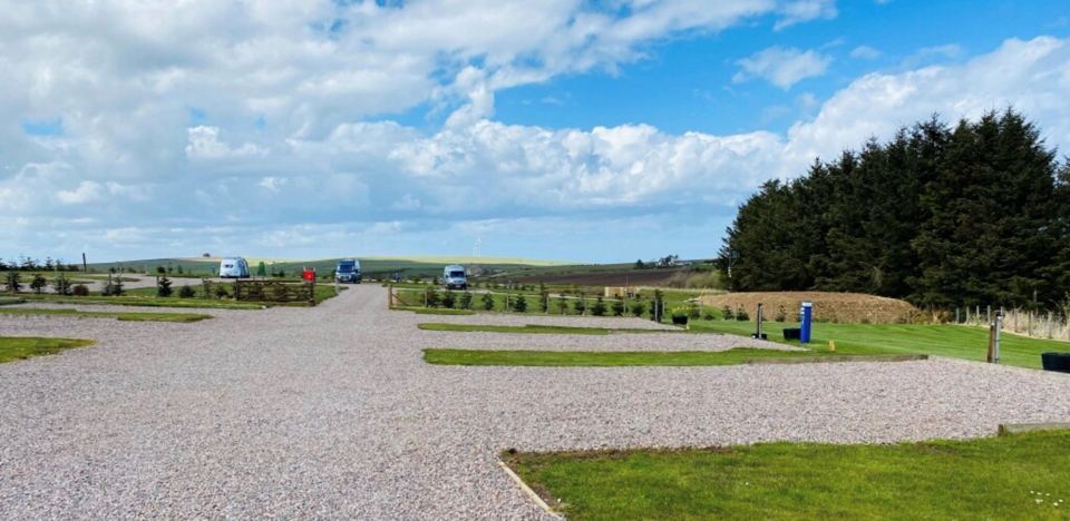 Serviced gravel pitches