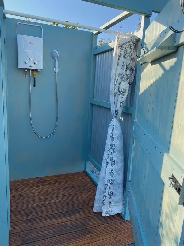 Outdoor shower cubicle