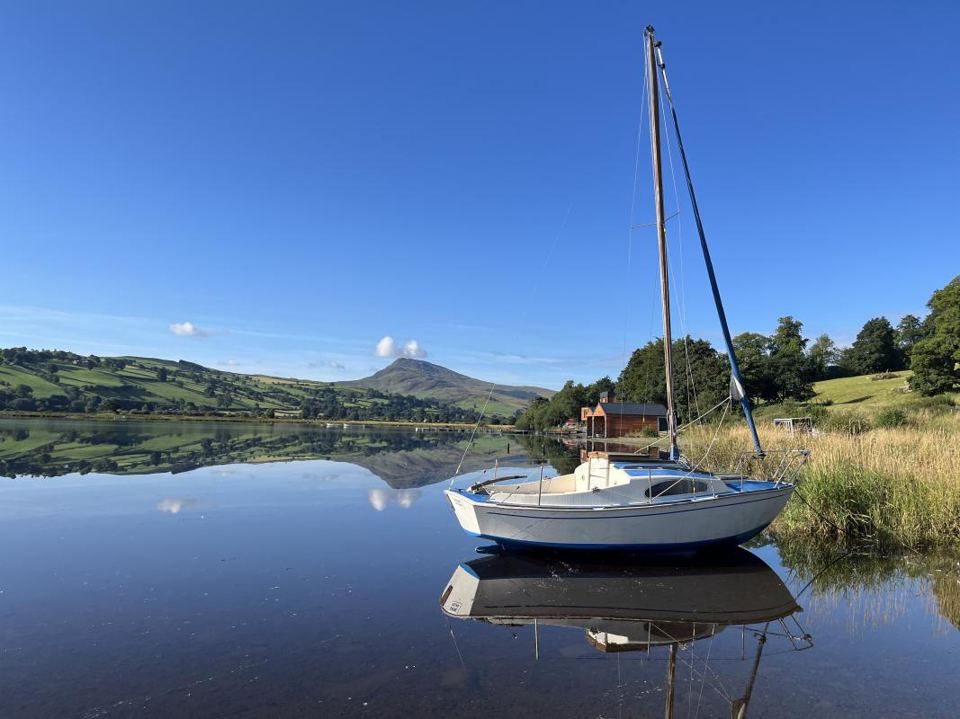 Sailing boat on the lake