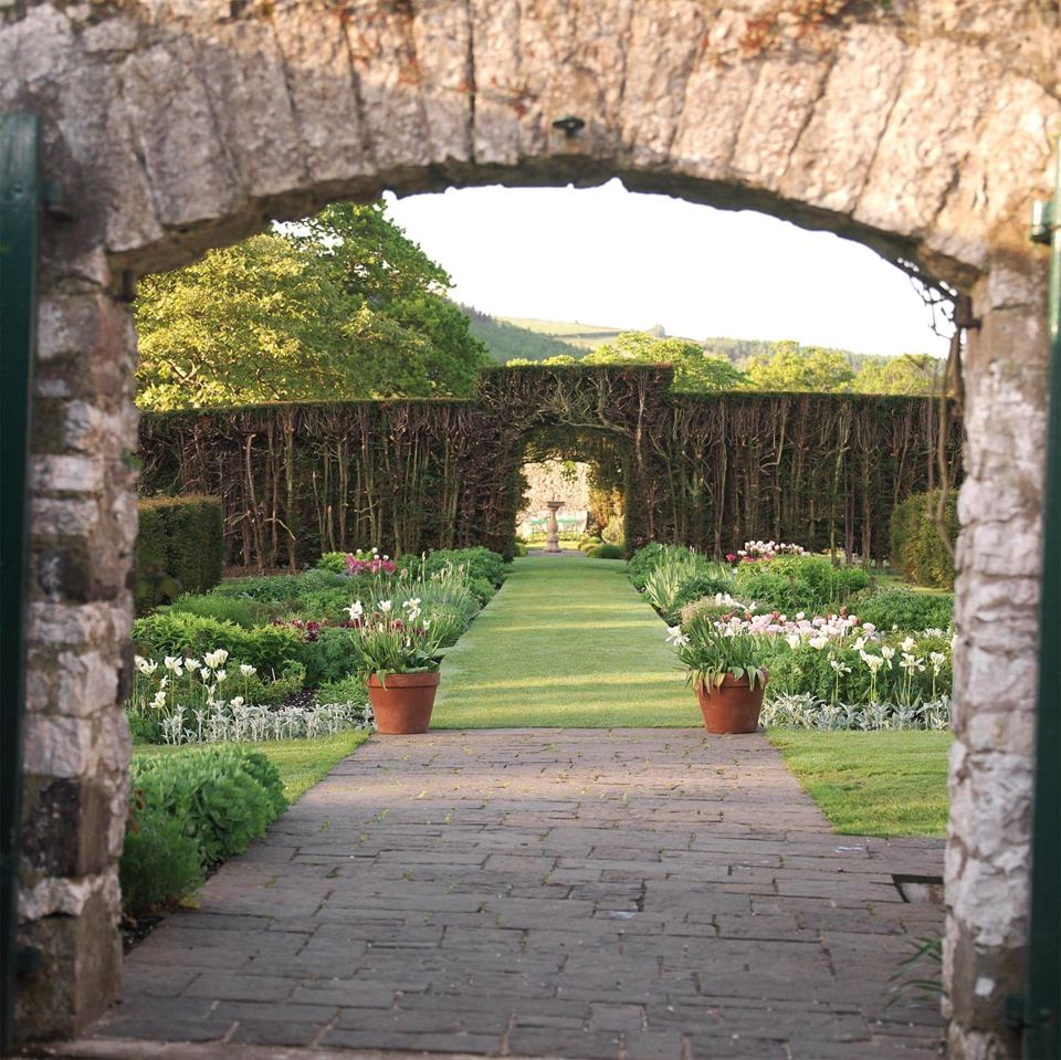 Walled garden path