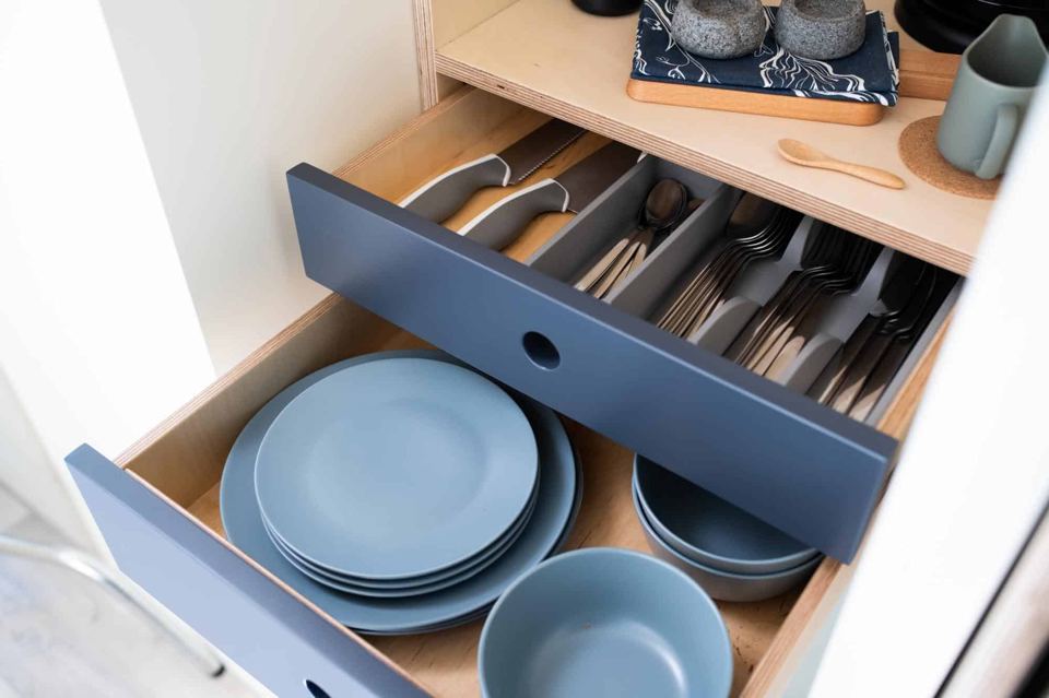 Pod crockery and cutlery drawer