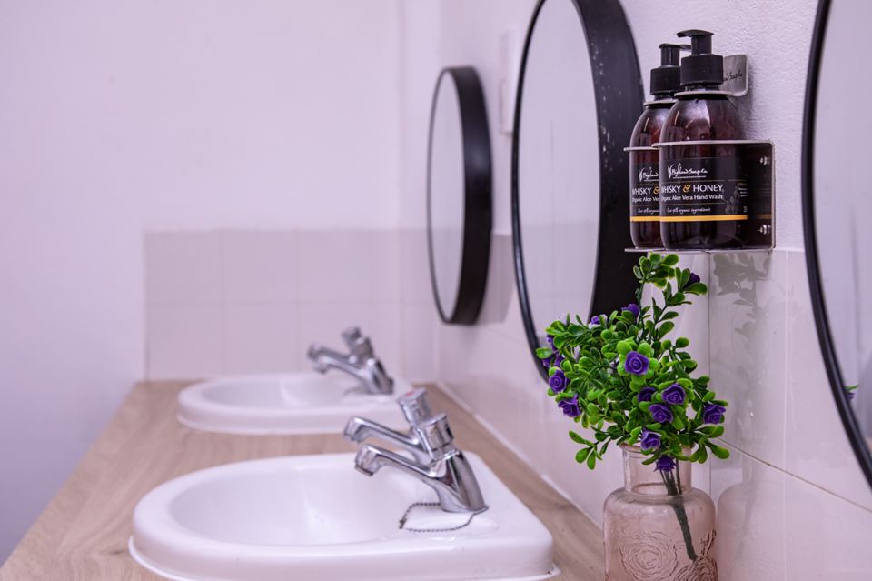 Washroom basins