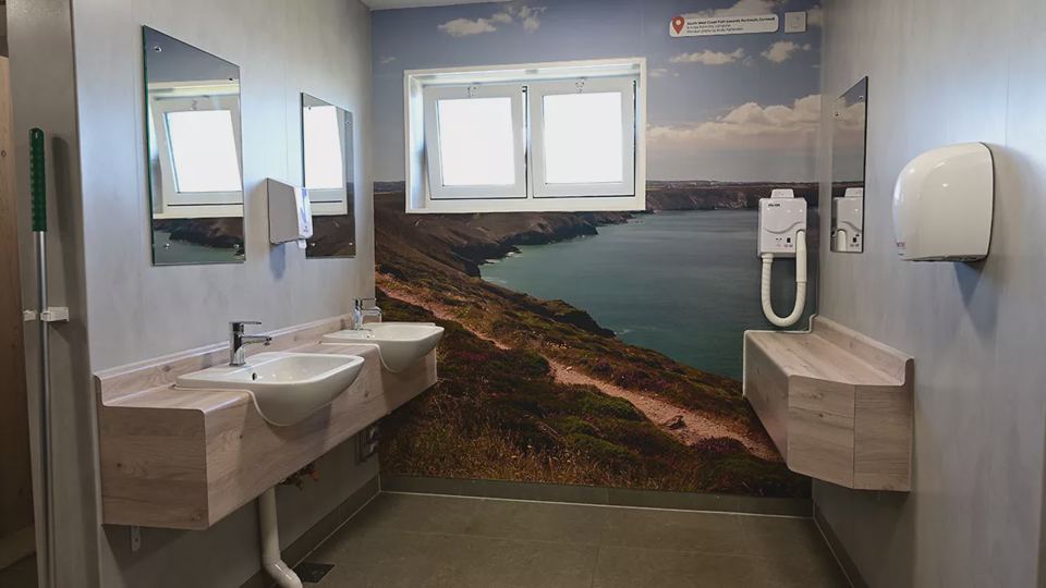 Toilet and washbasin room