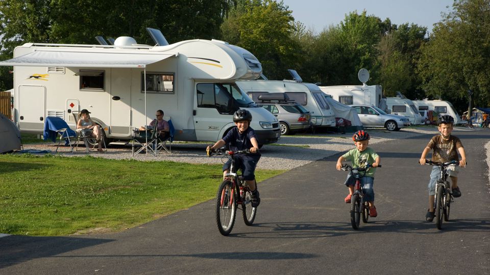 Motorhomes beside the site road