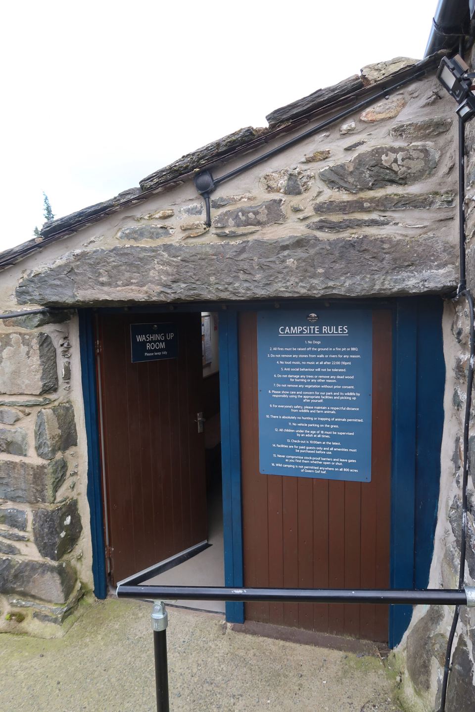 Stone toilet block