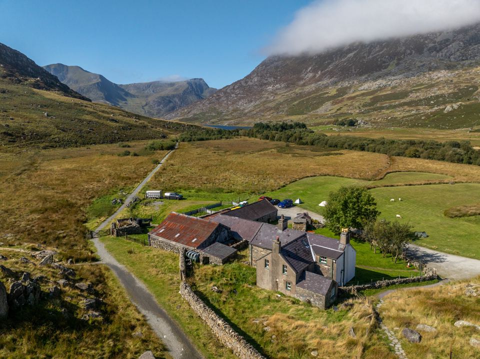 Farm in the valley under Tryfan