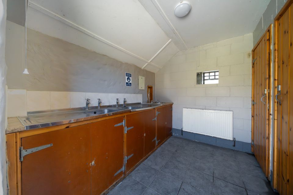 Washing-up sinks and toilets