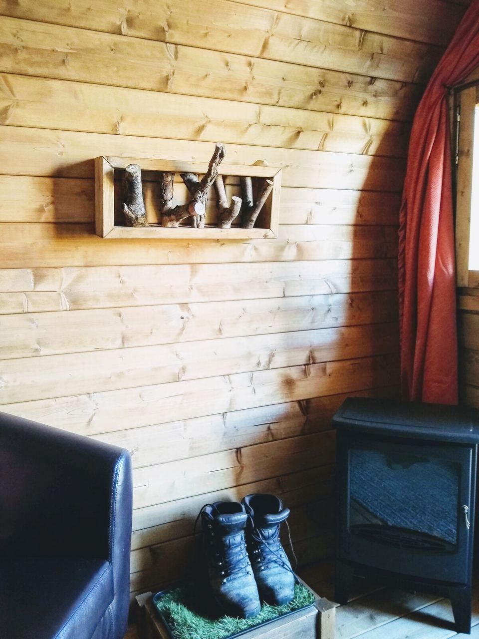 Wagon boot rack and heater