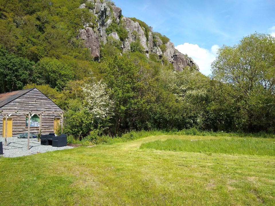 Grass by the shower block and cliff