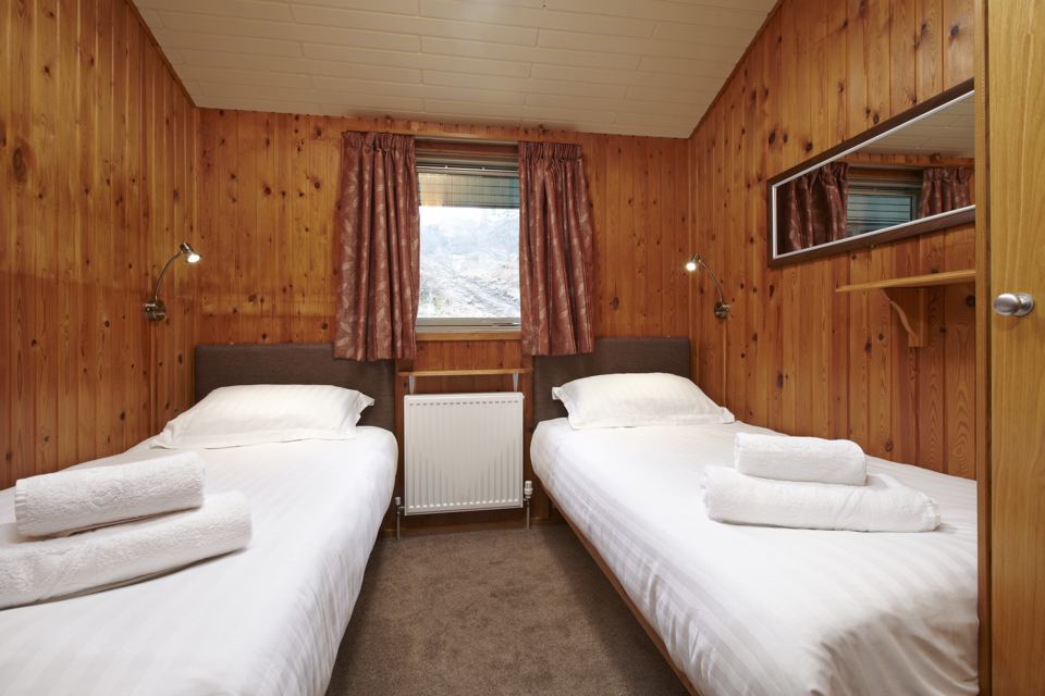Twin bedroom