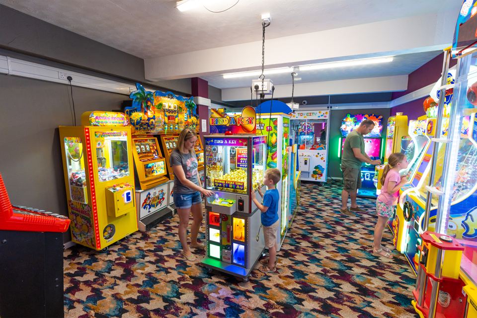 Amusement arcade with machines