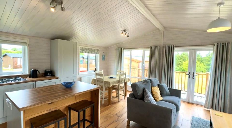 Lodge kitchen and lounge