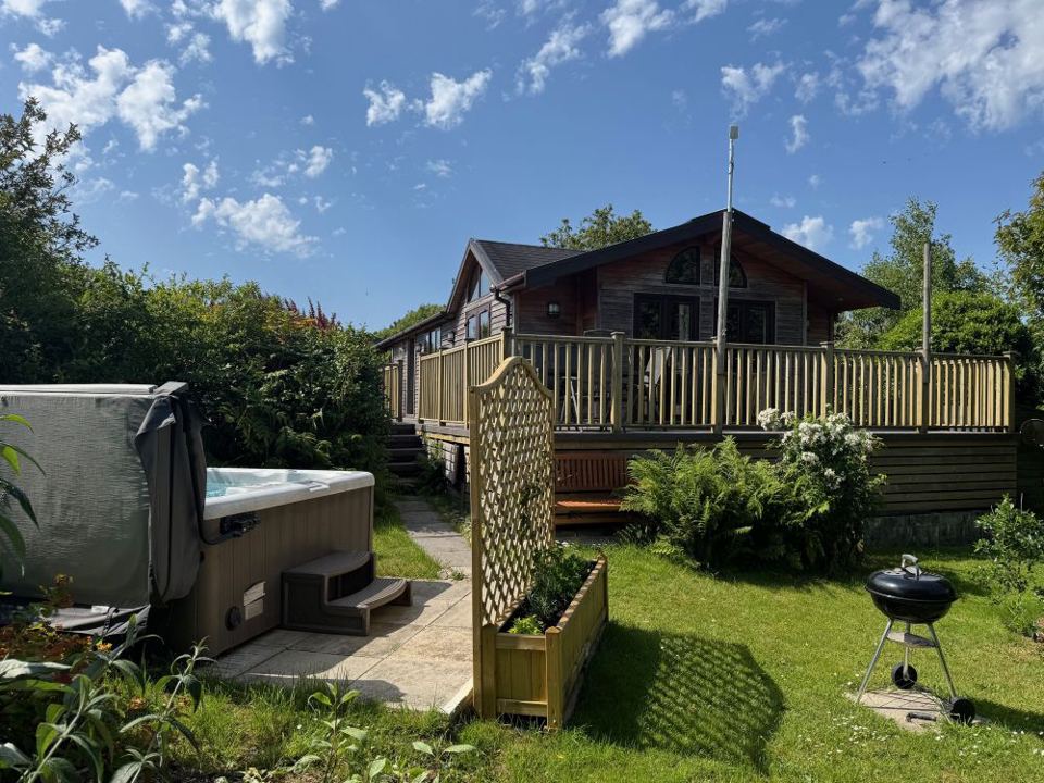 Lodge with hot tub and garden