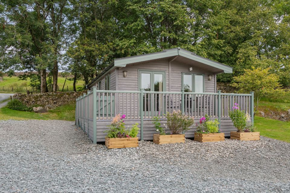Lodge front with planters