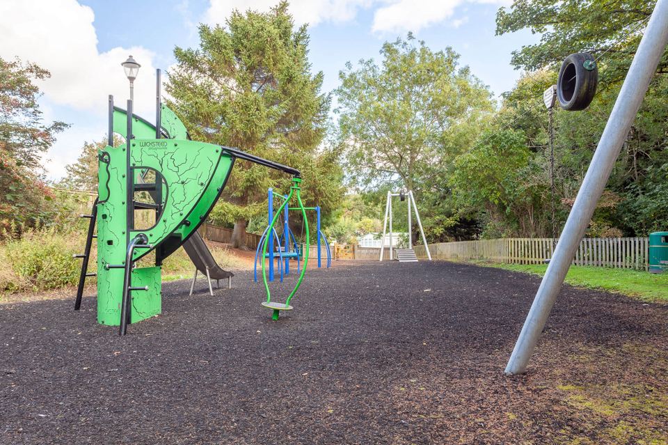 Play area with zip line
