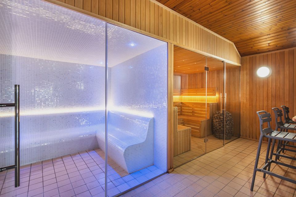 Sauna and steam room