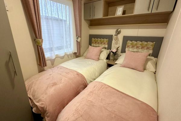 Twin bedroom