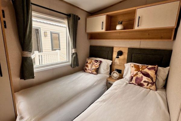 Twin bedroom