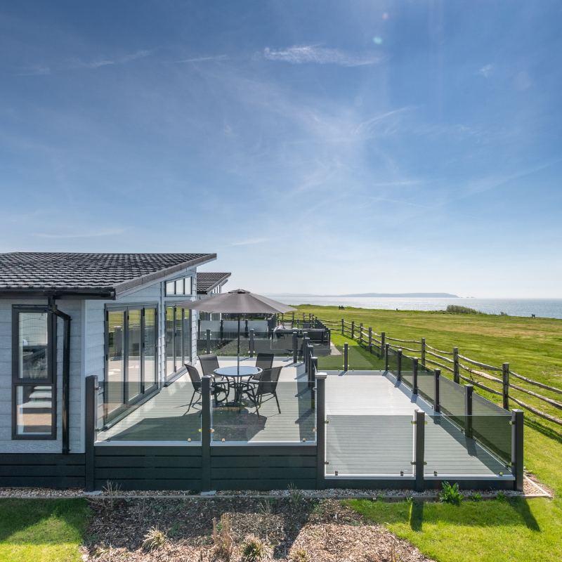 Clifftop lodge with decking