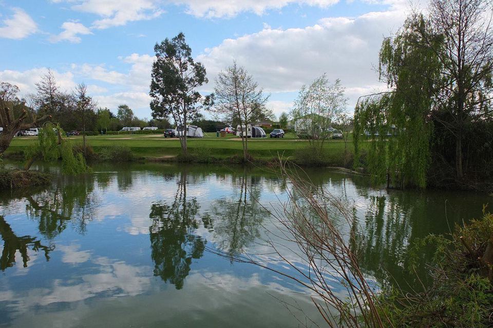 Lake with the park behind