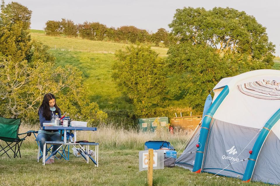 Tent and table at the pitch