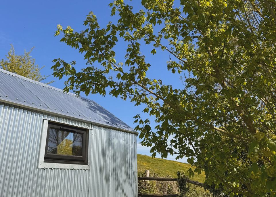 Hut with corrugated side