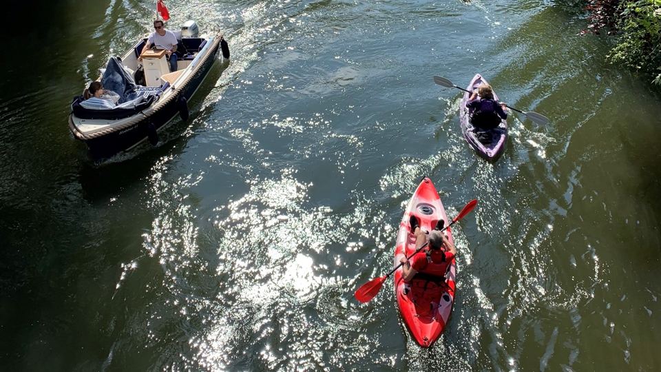 Canoes on the Thames