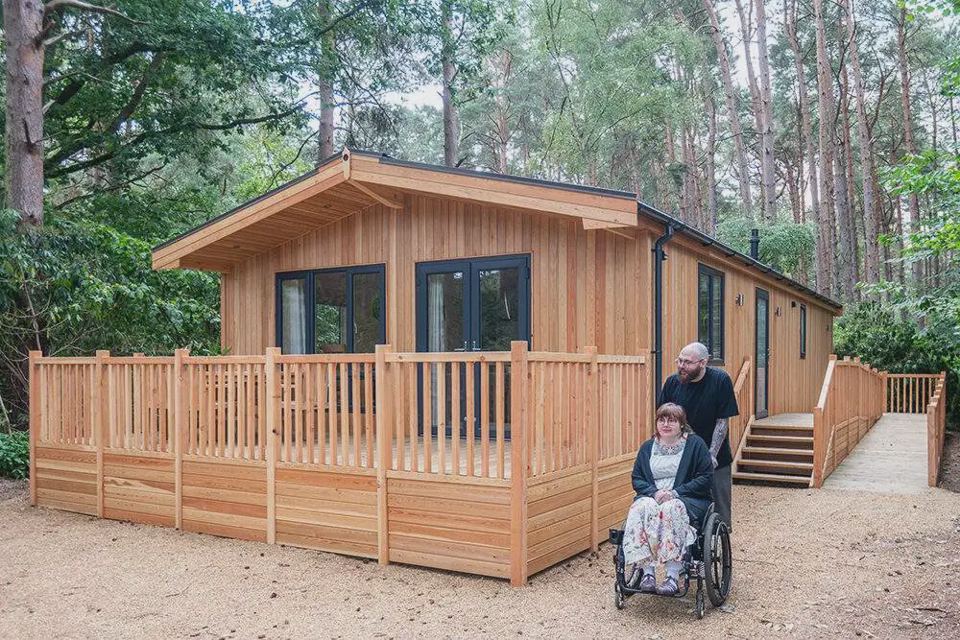 Woodland lodge with ramped access