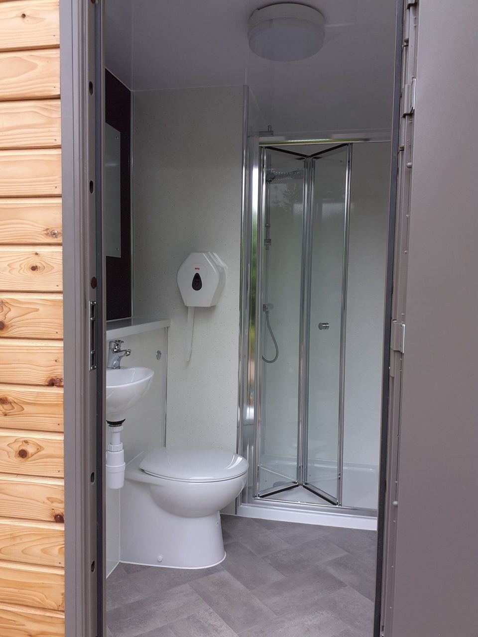 Private shower room