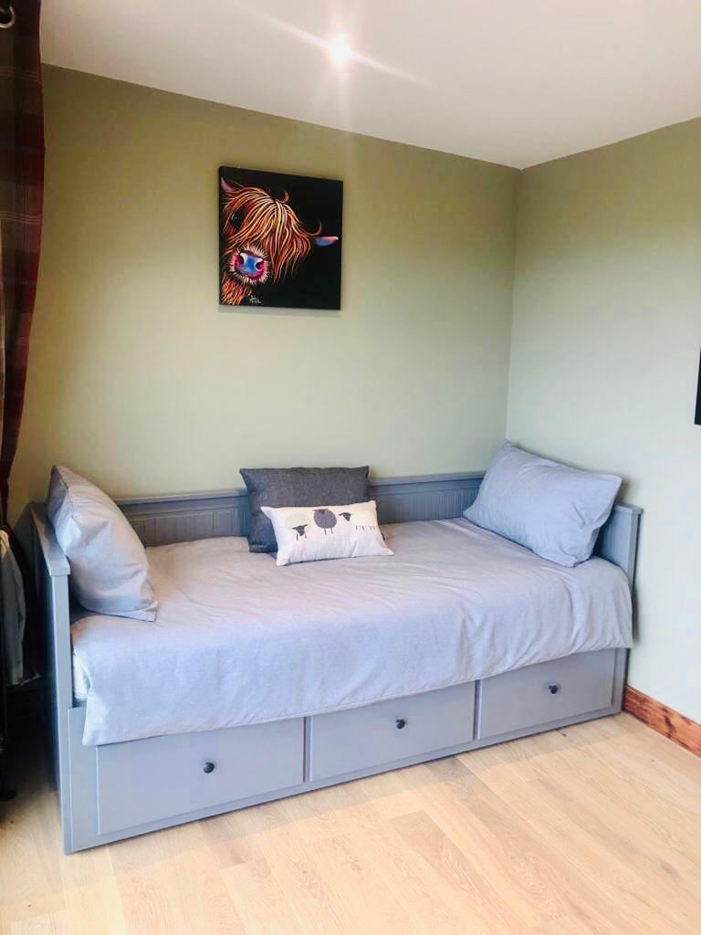 Daybed inside a snug