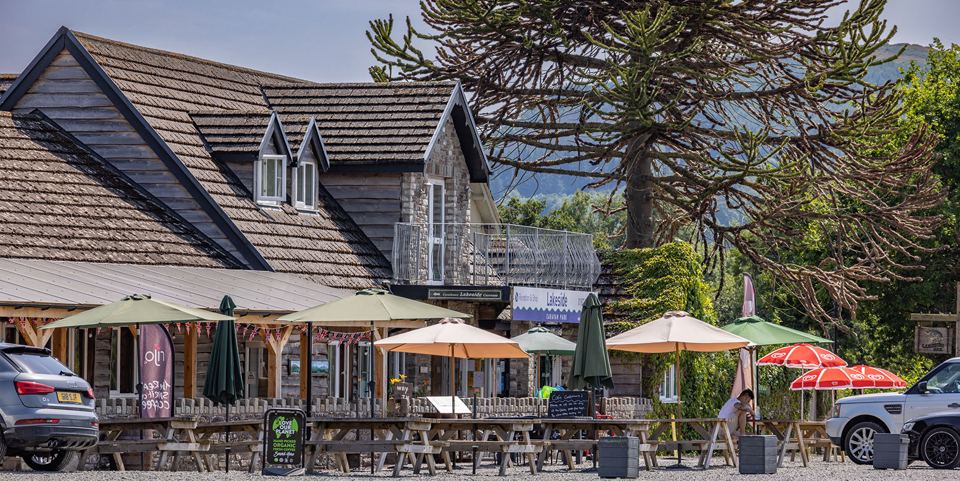 Cafe and tables by the lake