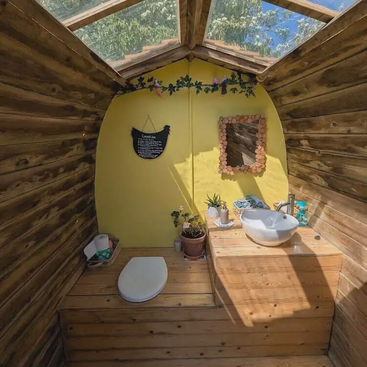 Composting loo