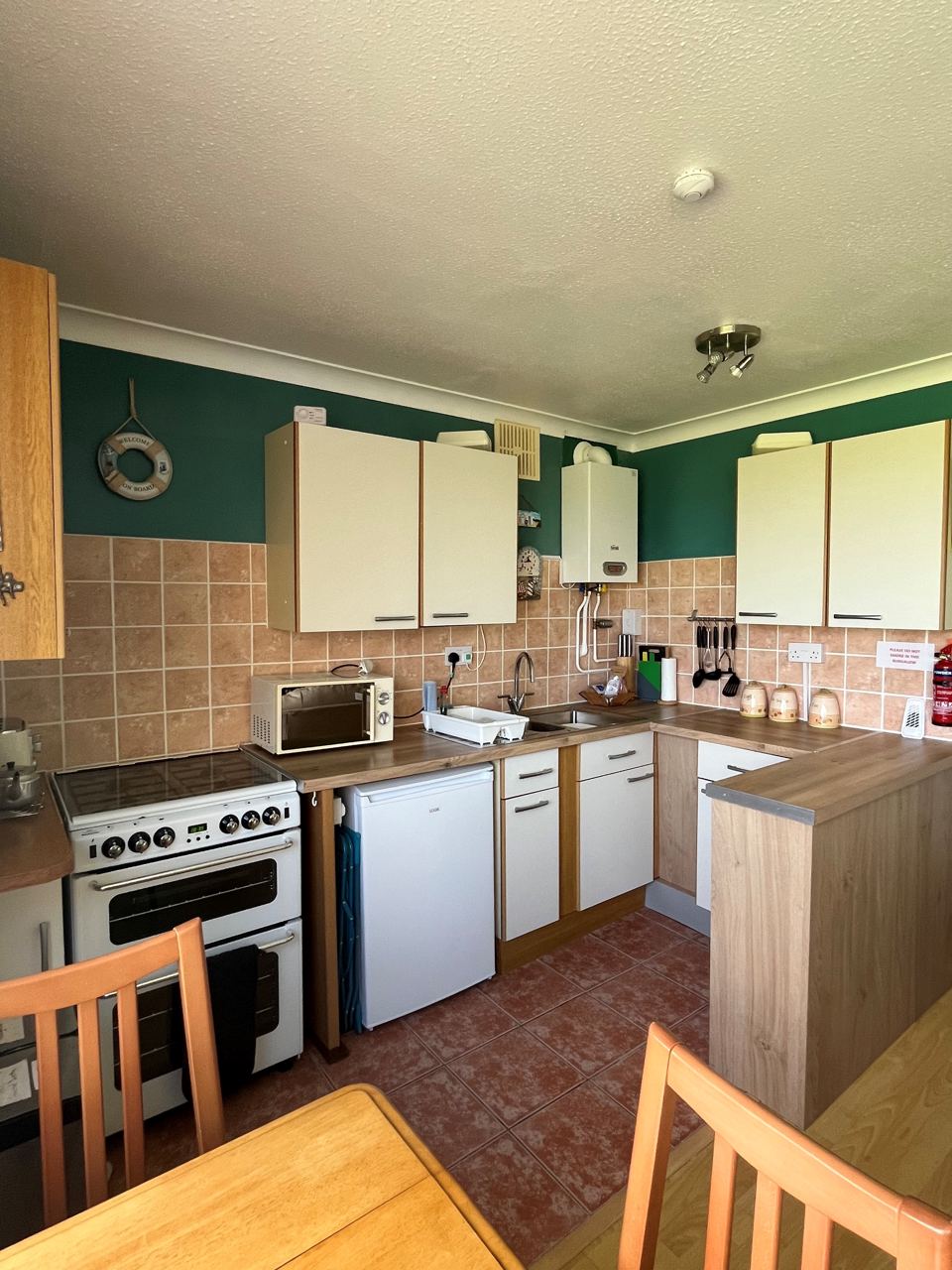 Kitchen with dining table