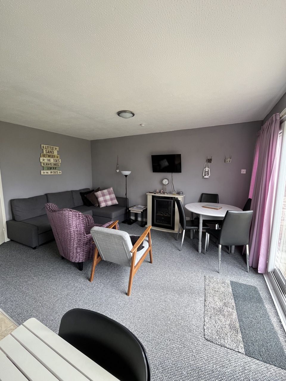 Bungalow lounge and dining area