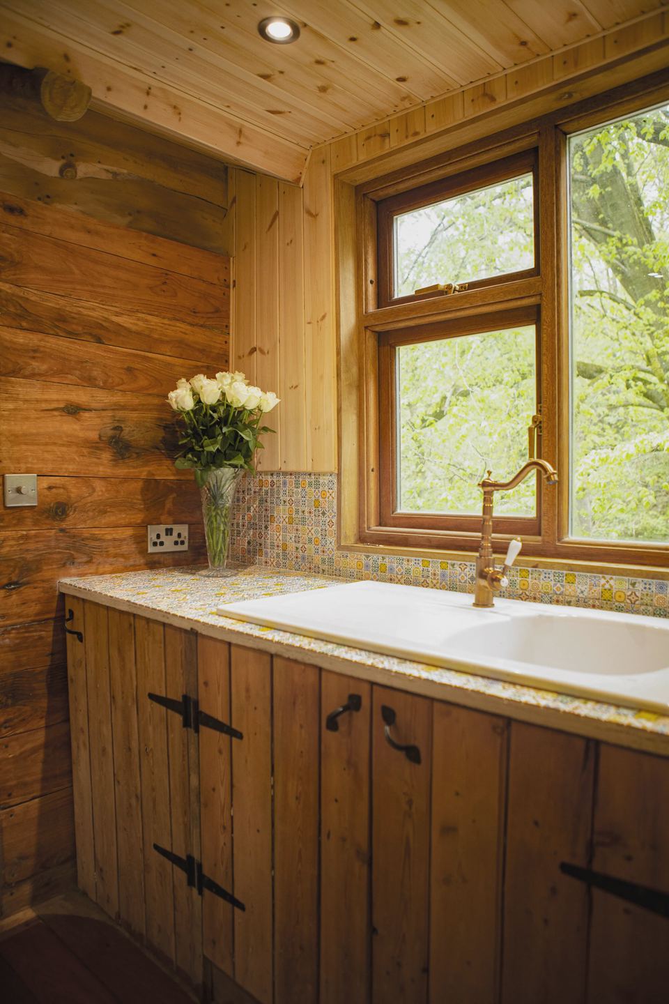 Kitchenette with wooden units