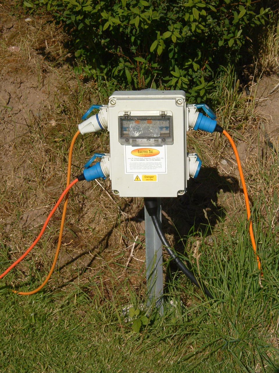 Electric hook-up post