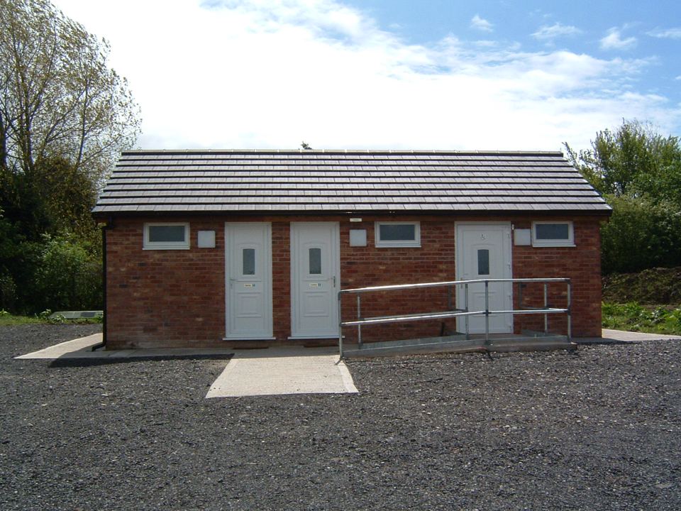 Toilet block with ramp