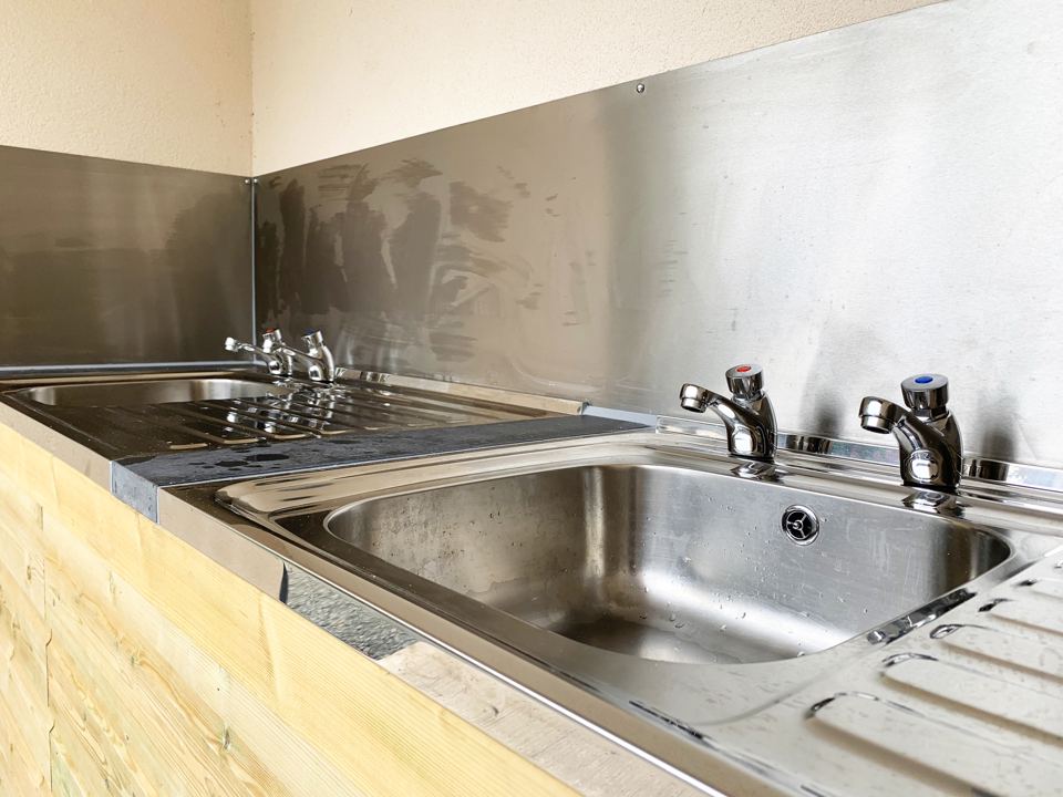 Washing-up sink