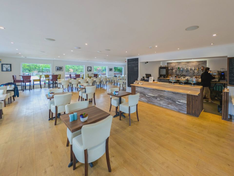 Restaurant and bar area