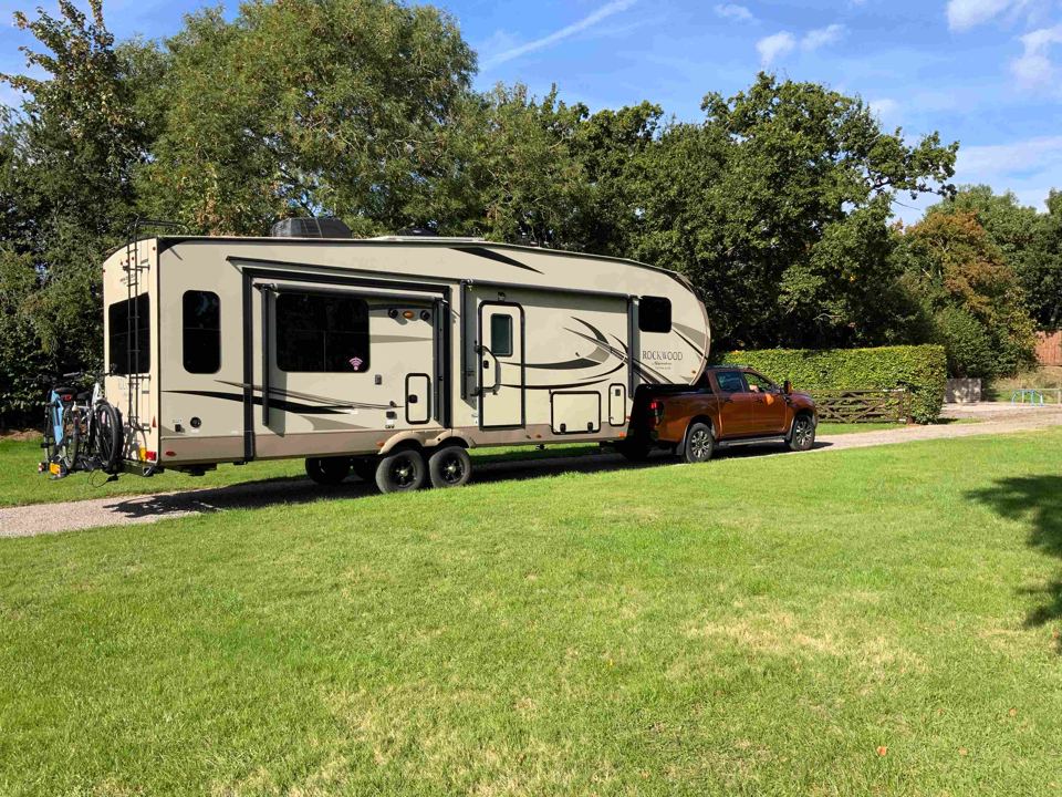Fifth wheel on a pitch