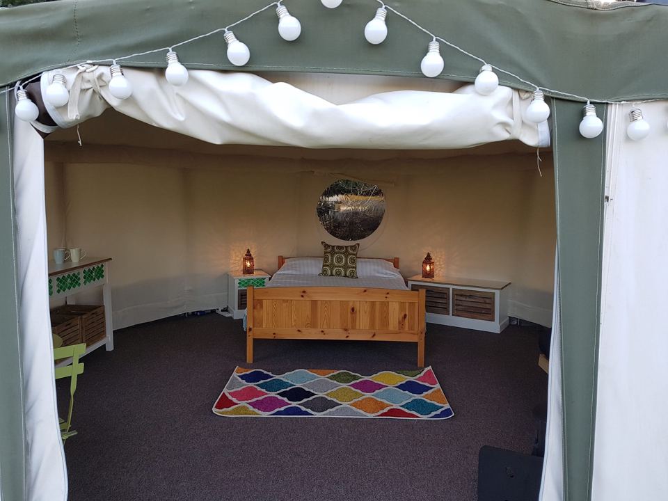 Open-sided yurt bedroom